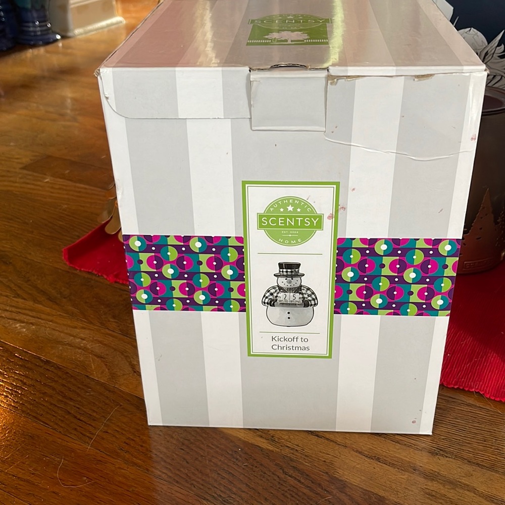 Scentsy snowman Kick Off to Christmas element warmer